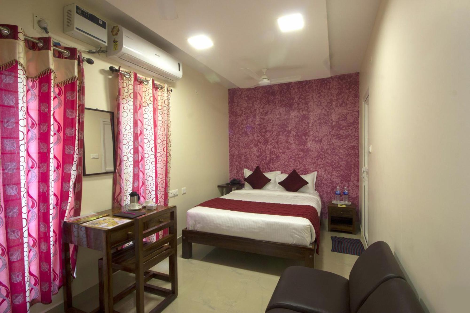 Serenity Sands Beach Resort Пондичерри Экстерьер фото