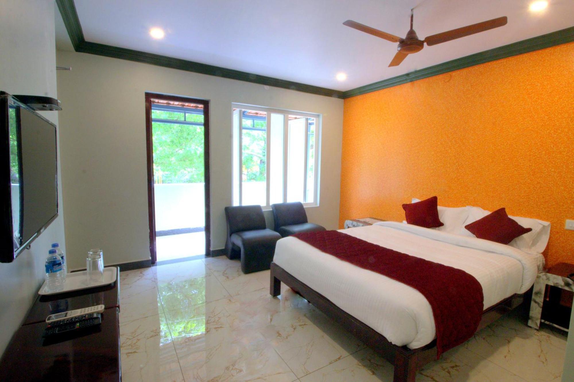 Serenity Sands Beach Resort Пондичерри Экстерьер фото