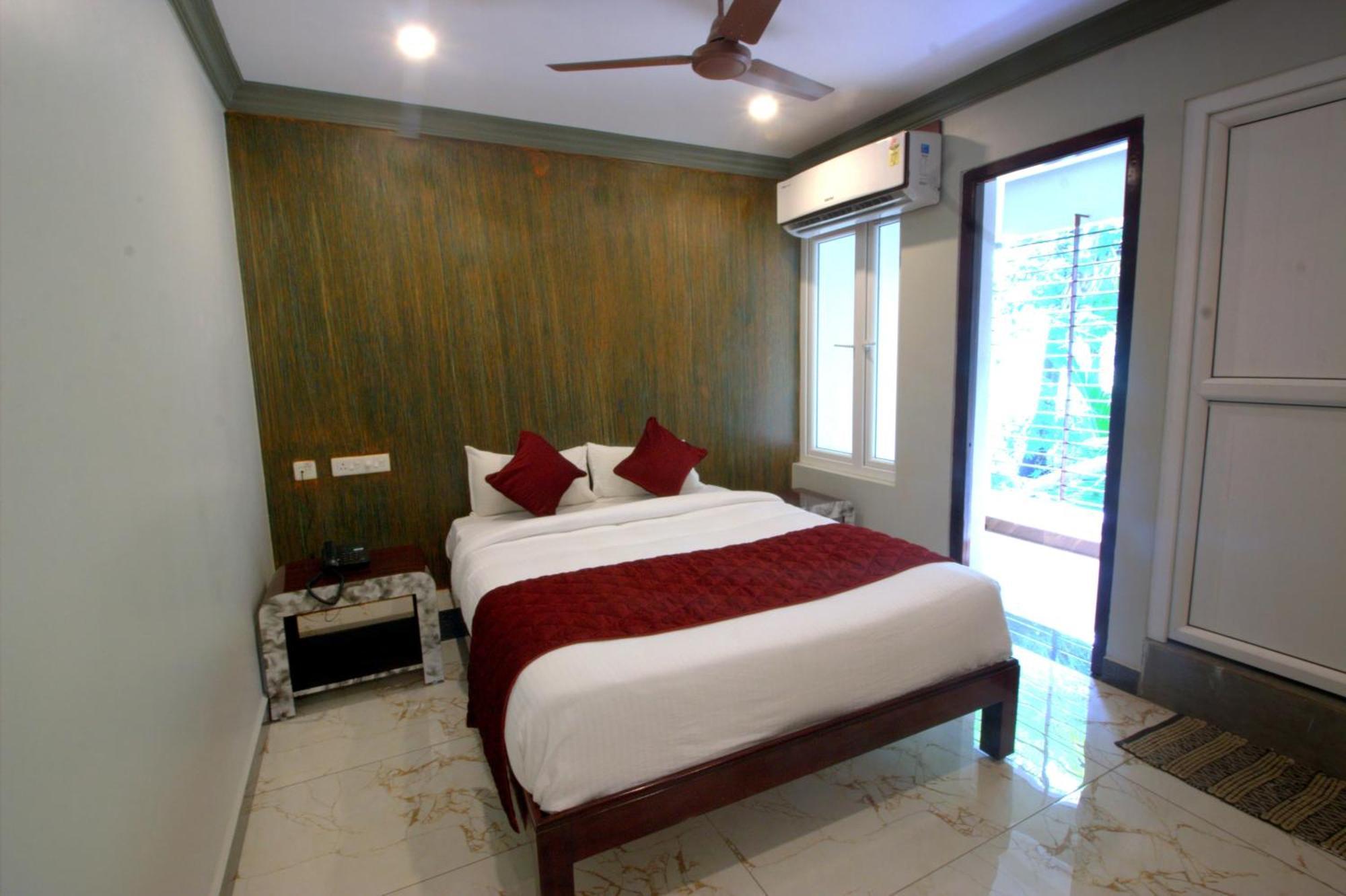 Serenity Sands Beach Resort Пондичерри Экстерьер фото