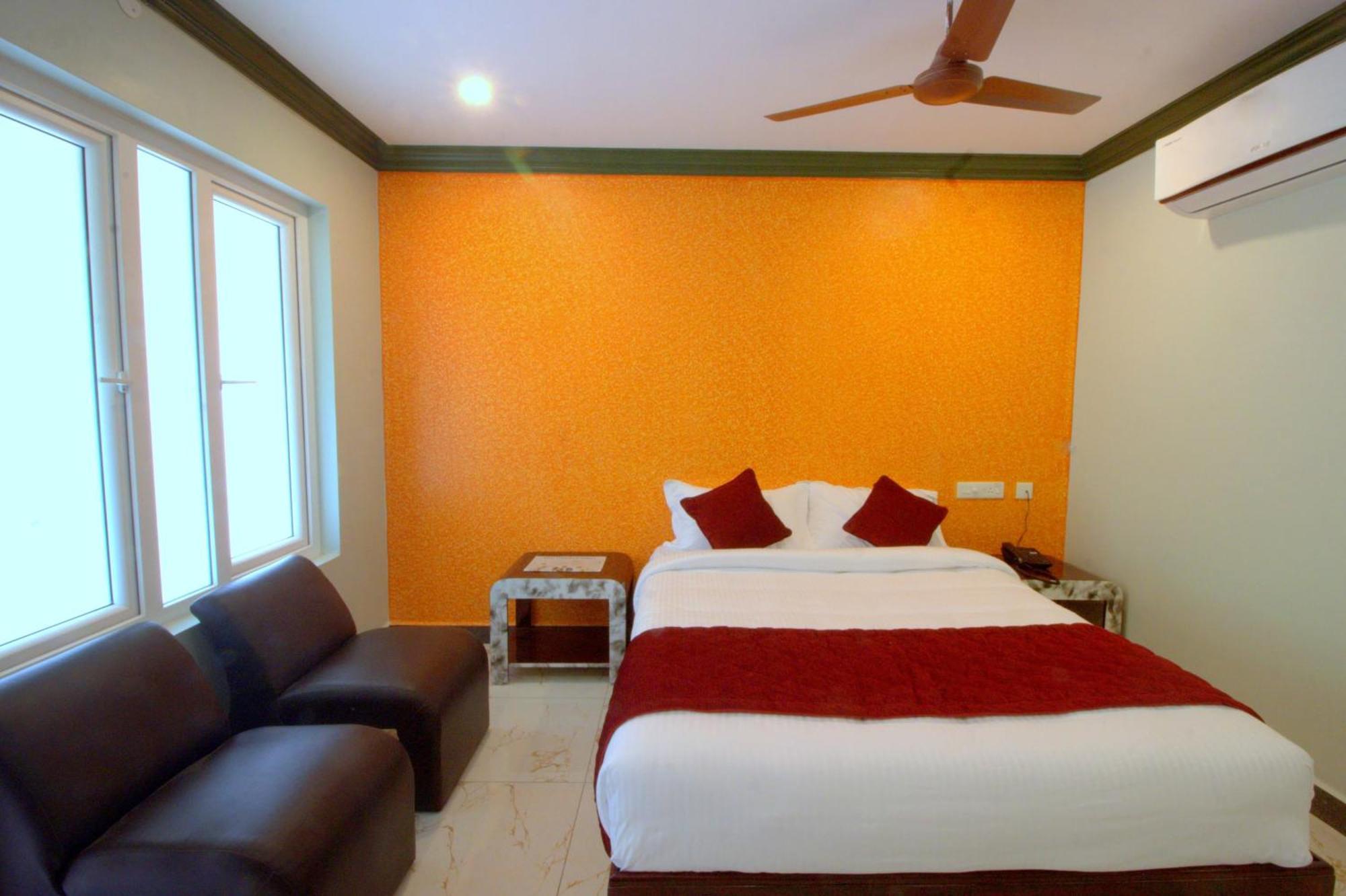 Serenity Sands Beach Resort Пондичерри Экстерьер фото