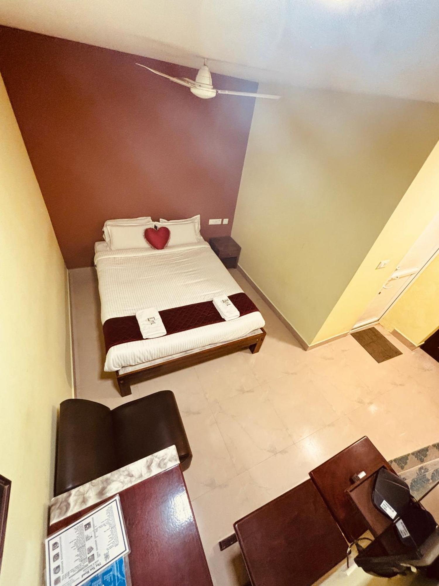 Serenity Sands Beach Resort Пондичерри Экстерьер фото