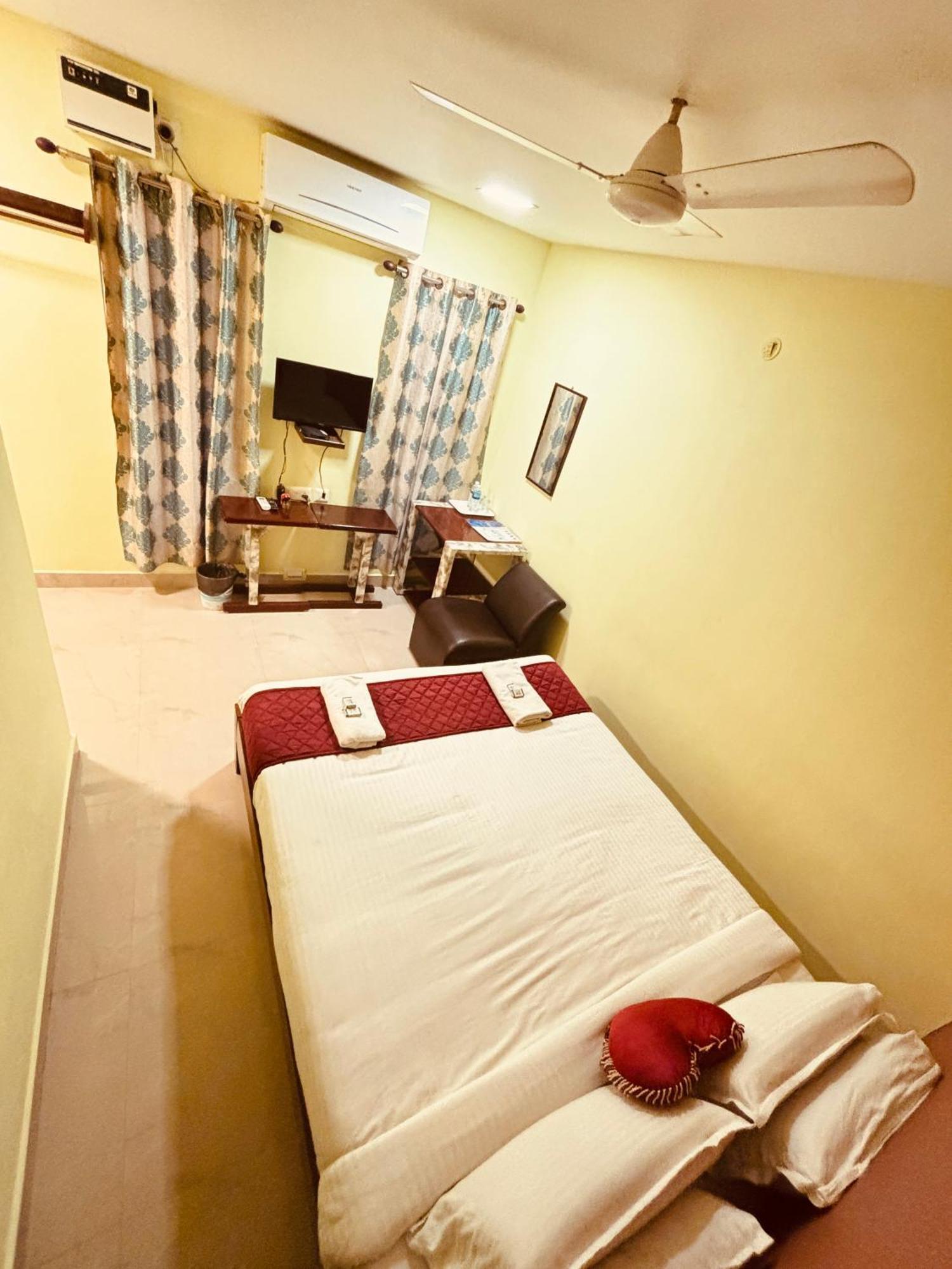 Serenity Sands Beach Resort Пондичерри Экстерьер фото