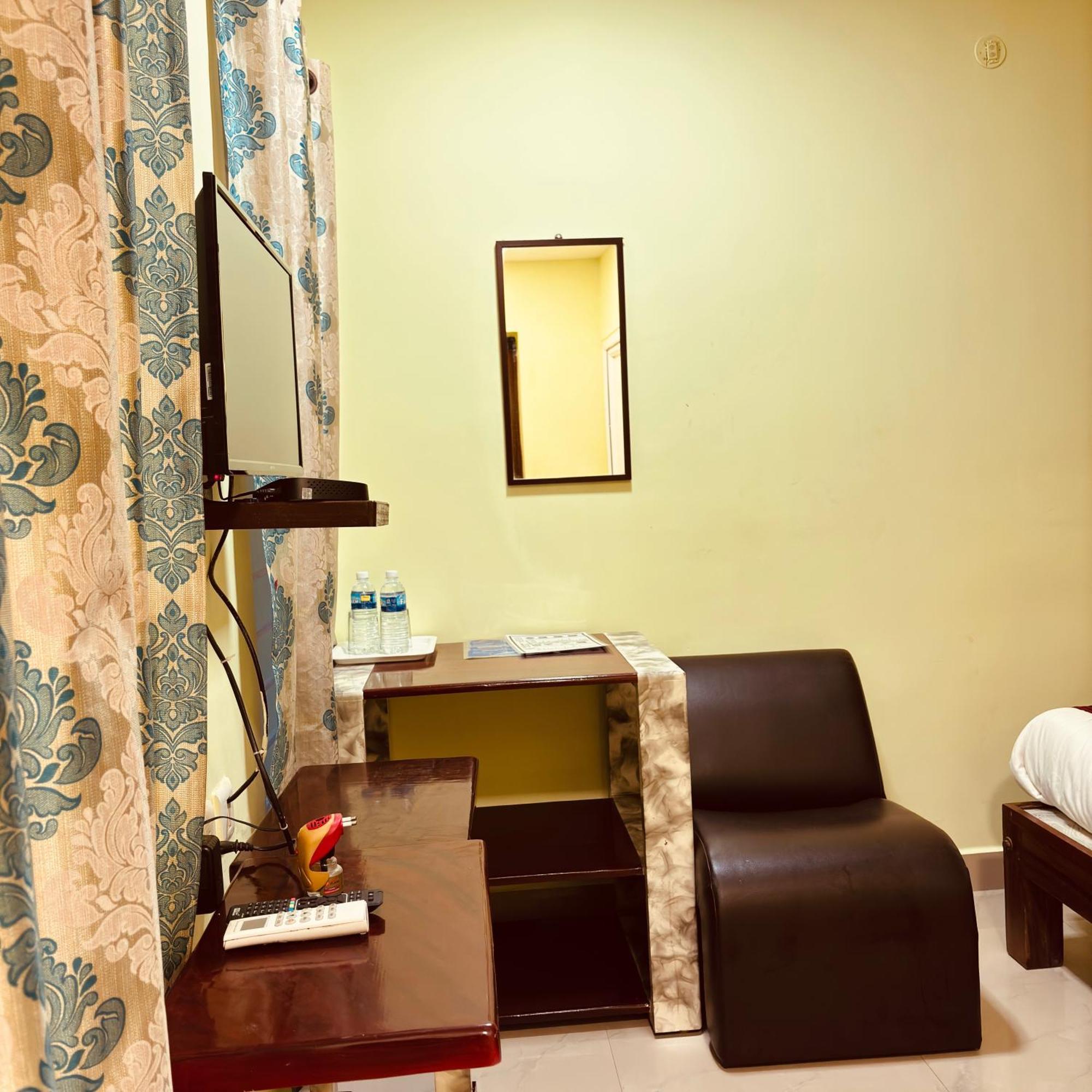 Serenity Sands Beach Resort Пондичерри Экстерьер фото